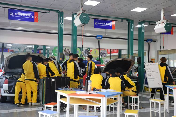 初中毕业学汽修，选校要注意什么？-图2