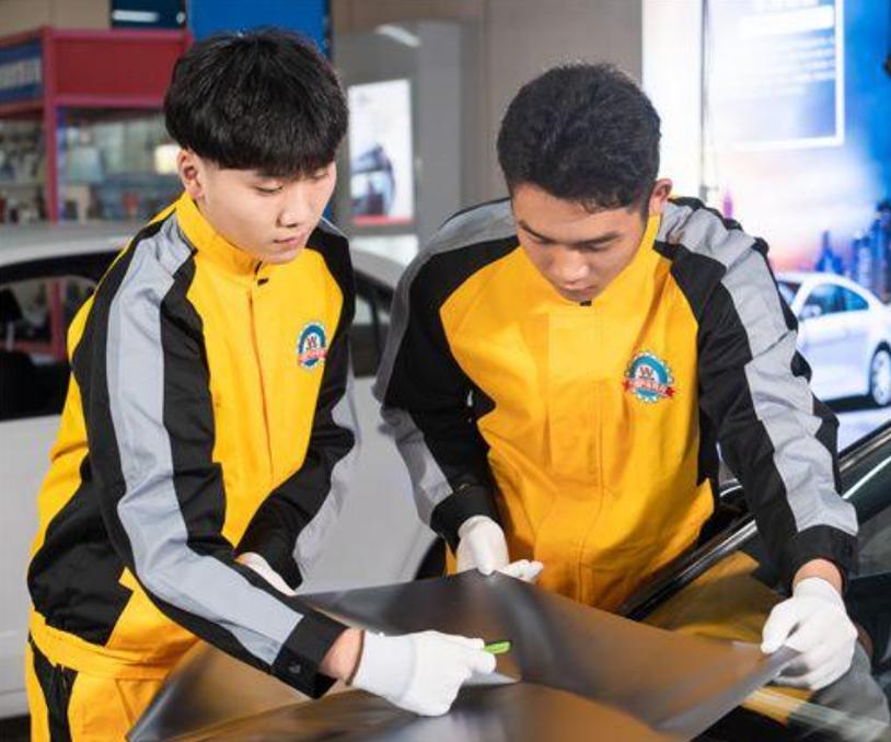 初中毕业男生学什么技术好？就业前景怎么样？-图1