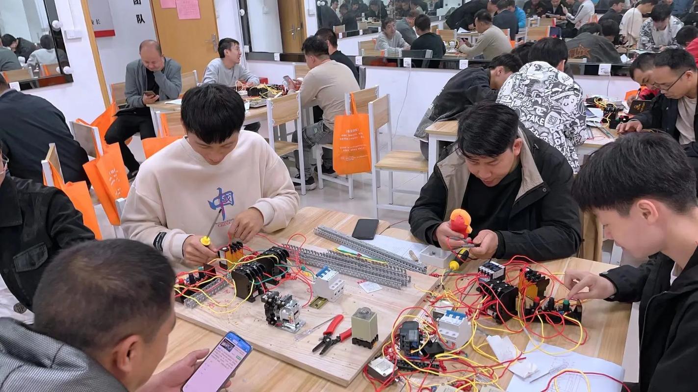 初中毕业能报电工培训班学校吗?-图2 初中毕业能报电工培训班学校吗?-图2