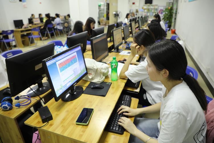 初中毕业学电脑,出路究竟在何方?-图1 初中毕业学电脑,出路究竟在何方?-图1