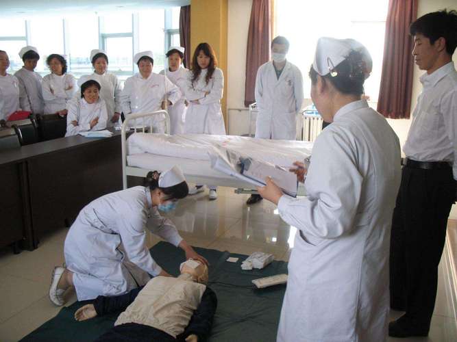 初中毕业女生学护理可行吗?-图2 初中毕业女生学护理可行吗?-图2