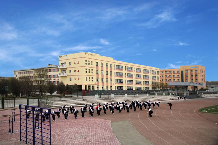 乌鲁木齐民办高中哪所更优?-图1 乌鲁木齐民办高中哪所更优?-图1