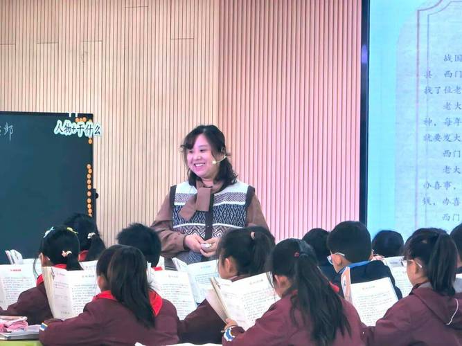 2025中心小学老师照片-图1 2025中心小学老师照片-图1