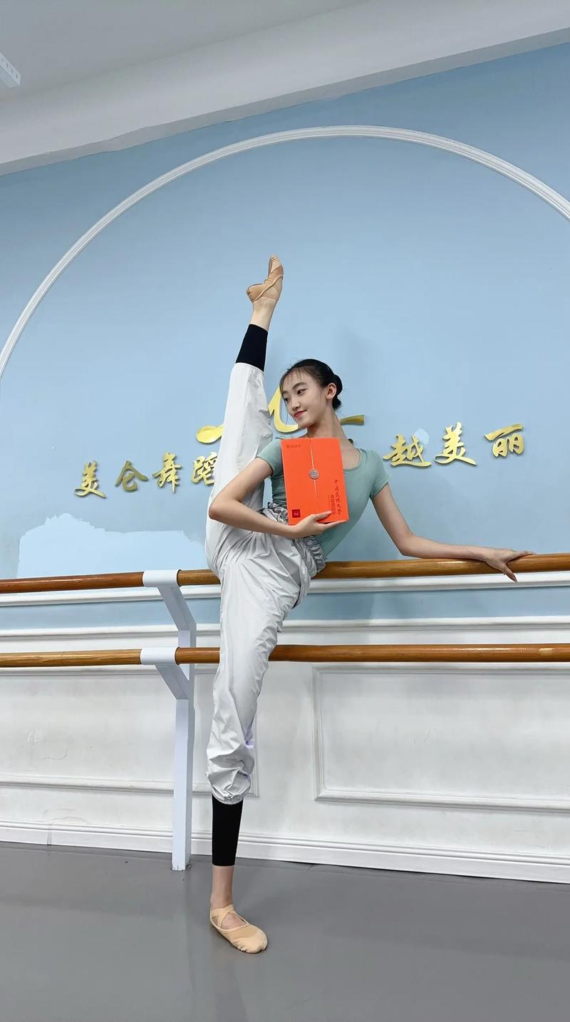 初中毕业可以考舞蹈学院-图1 初中毕业可以考舞蹈学院-图1