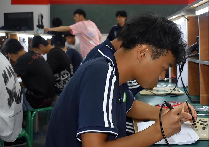 男生高中毕业学什么技术-图2 男生高中毕业学什么技术-图2