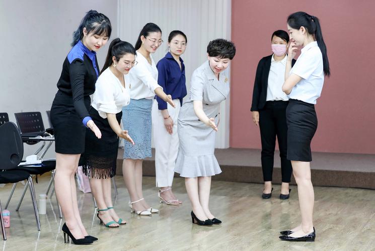 南昌小学生礼仪培训有何意义?-图2 南昌小学生礼仪培训有何意义?-图2