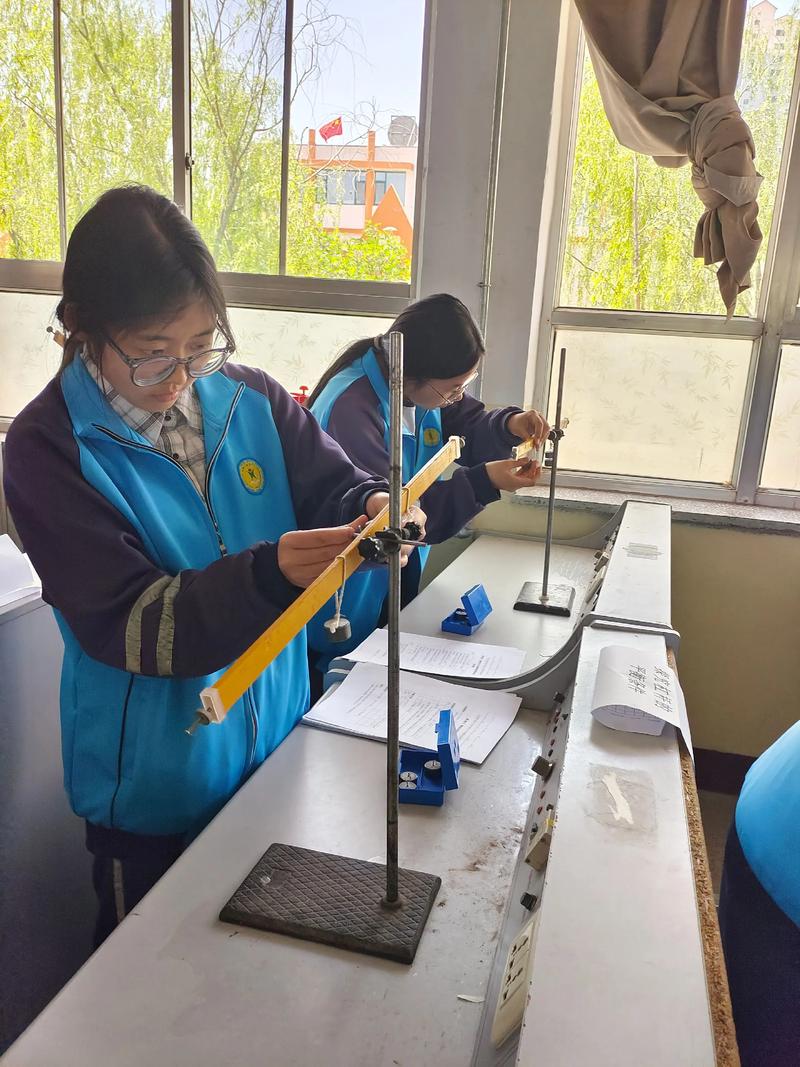 保定新能源技术学校幼师怎么样？-图2