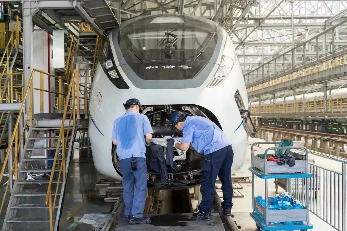 江西初中毕业读高铁专业,就业真的有优势吗?-图1 江西初中毕业读高铁专业,就业真的有优势吗?-图1