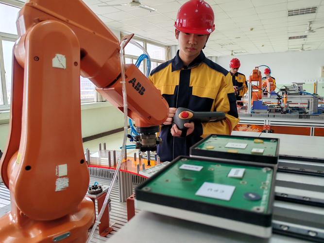 山东初中生学工业机器人专业前景如何?-图1 山东初中生学工业机器人专业前景如何?-图1