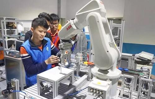 山东初中生学工业机器人专业前景如何?-图3 山东初中生学工业机器人专业前景如何?-图3