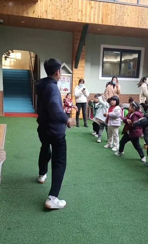 成都幼儿园需要男幼师吗?-图1 成都幼儿园需要男幼师吗?-图1