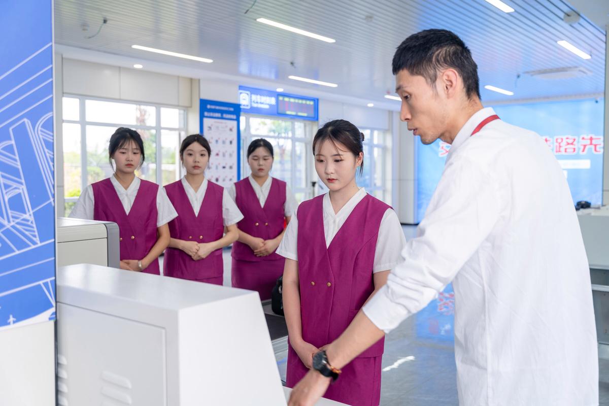 高中毕业能找哪些工作？出路在何方？-图2