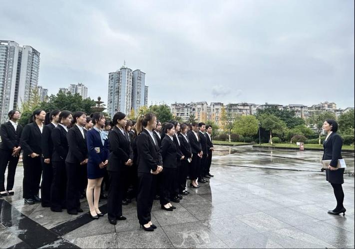 酒店管理专业适合初中毕业生就读吗?-图3 酒店管理专业适合初中毕业生就读吗?-图3