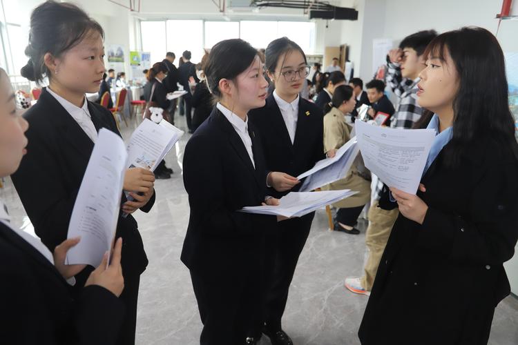 酒店管理专业适合初中毕业生就读吗?-图1 酒店管理专业适合初中毕业生就读吗?-图1