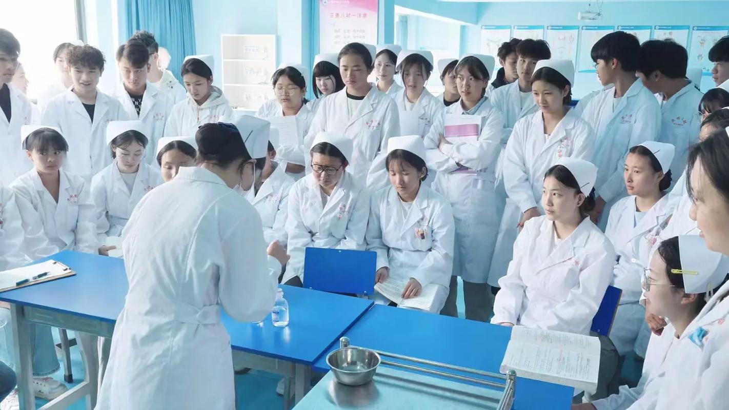 云南初中毕业读护理,前景如何?-图2 云南初中毕业读护理,前景如何?-图2