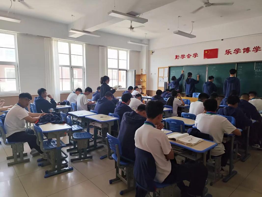 新纪元高中成立几年了？-图2