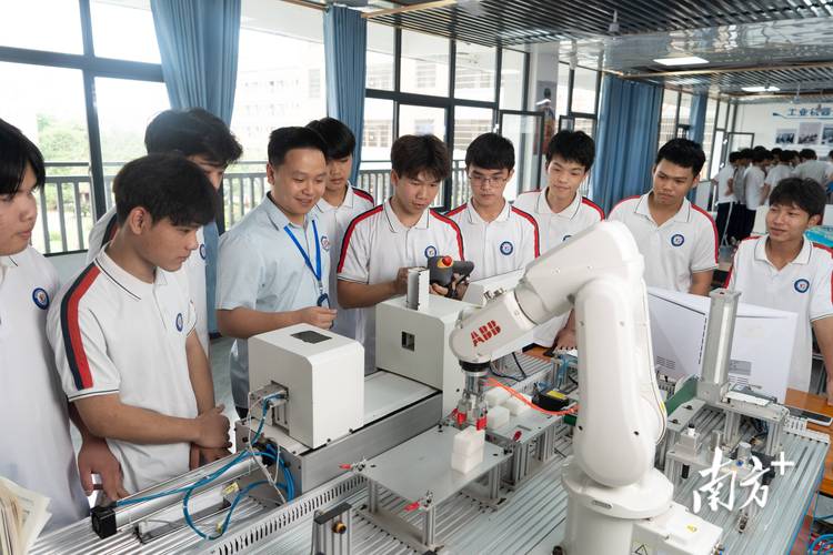 初中毕业选什么职业培训好？-图1