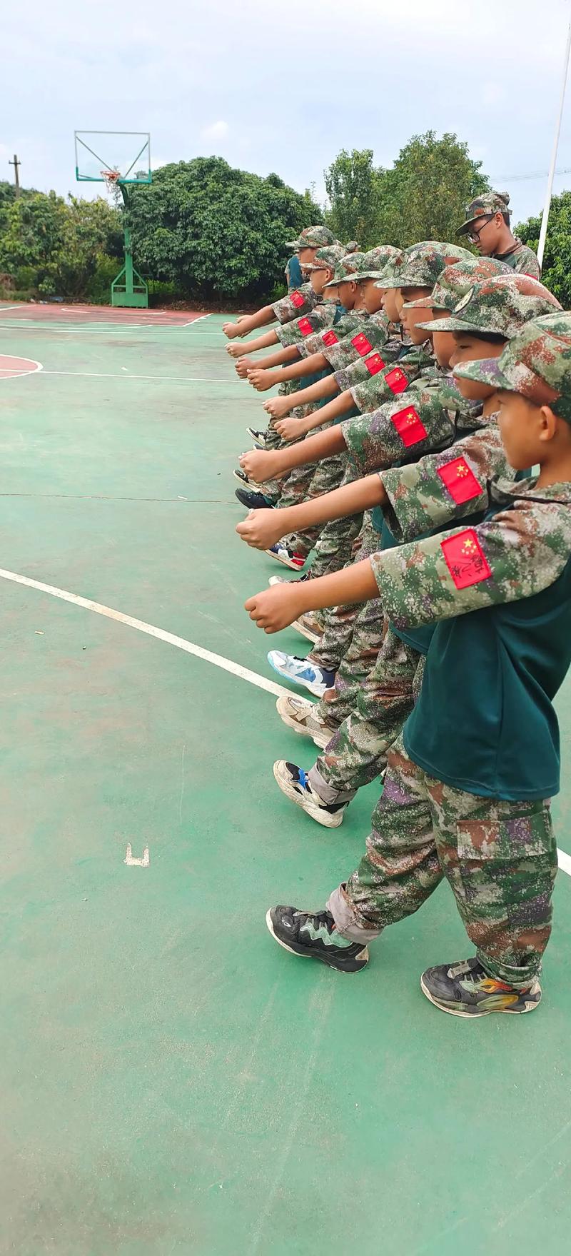 小学生军训夏令营怎么选？-图1