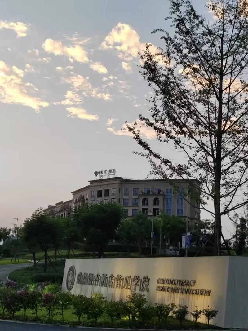 成都职高酒店管理专业就业前景如何？-图2