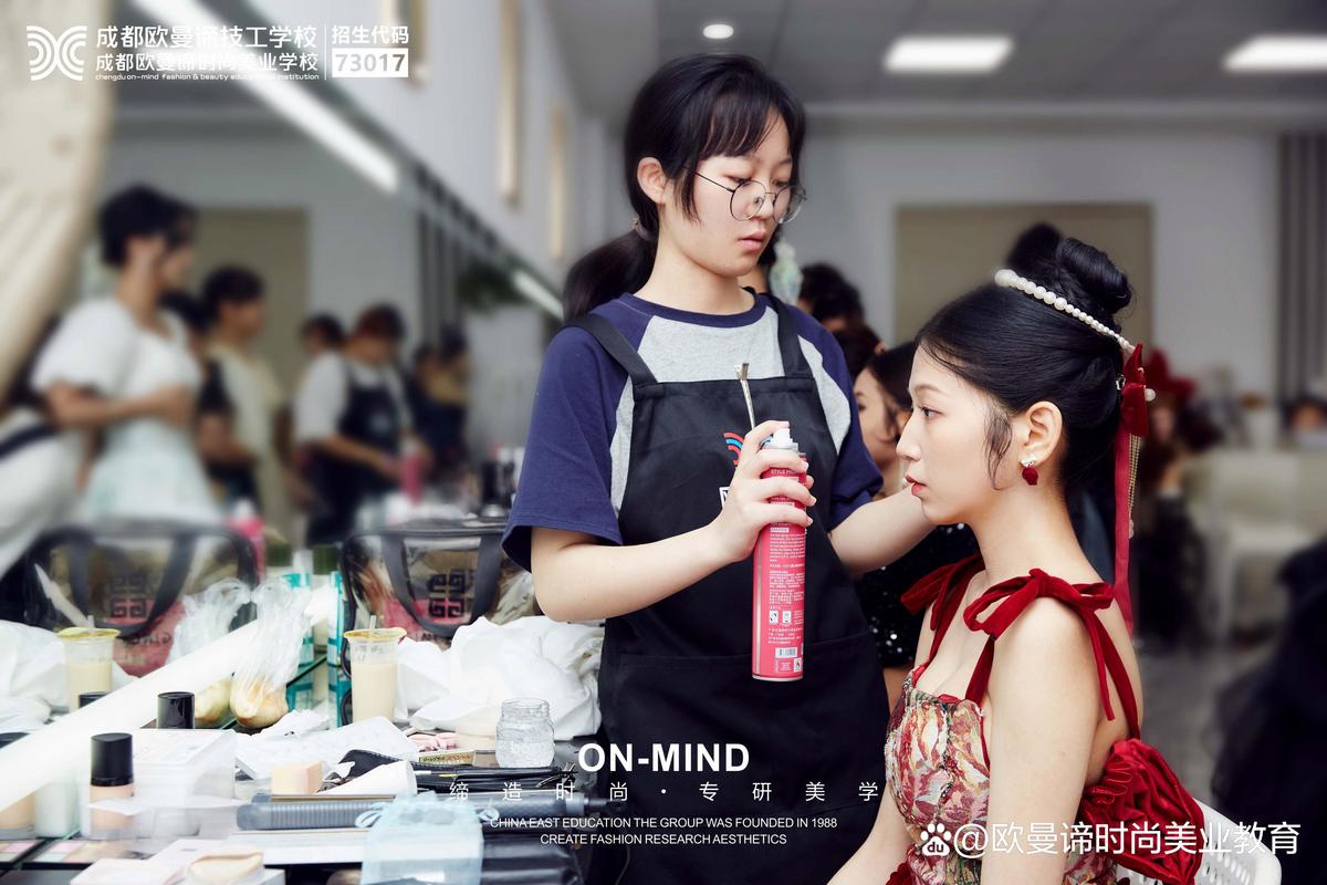 初中女生学化妆后能从事哪些职业？-图1