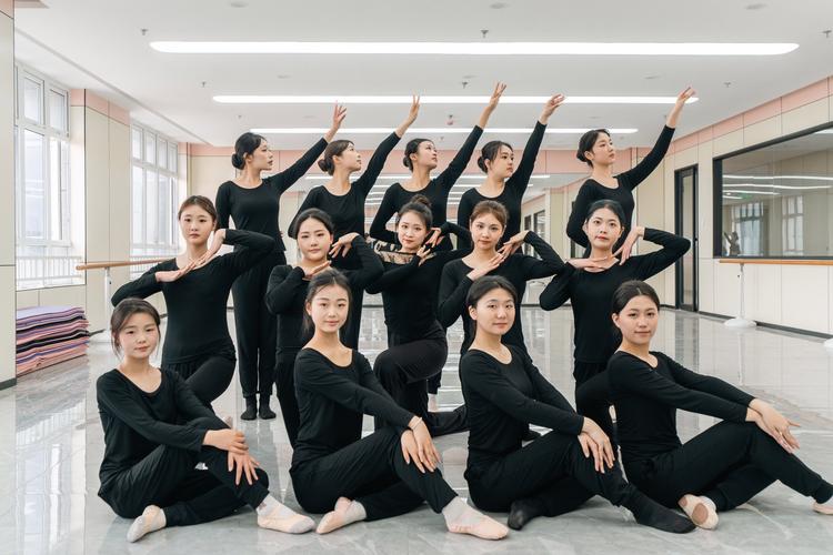 乌市初中女生有哪些技校可选？-图2