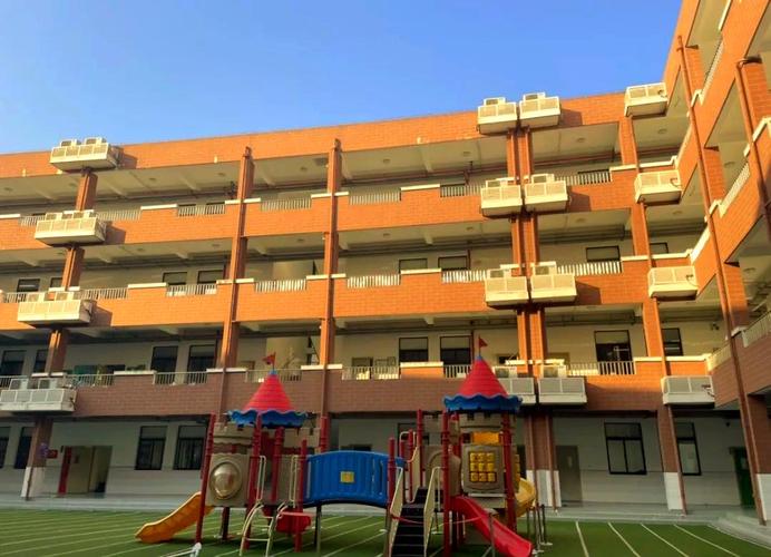 中加枫华国际学校小学有何特色？-图1