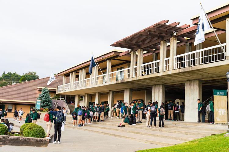 斯dai文森国际高中-图1