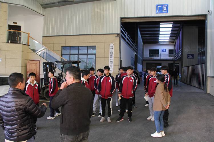 初中毕业学服装技术，未来出路如何？-图1