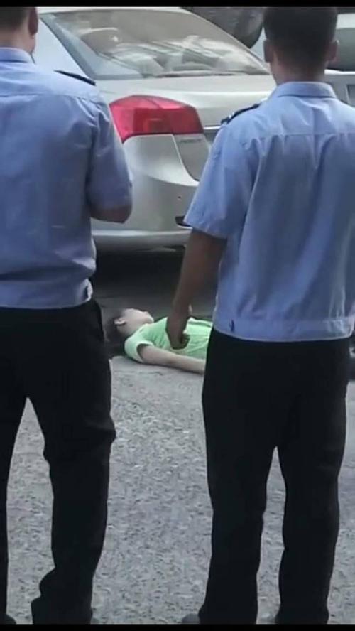 广西柳州女幼师莫某照片引关注？-图1