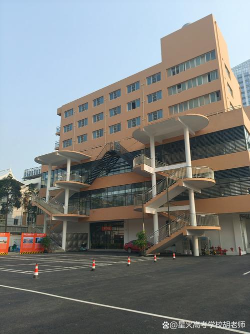 成都有国际艺术高中吗-图3